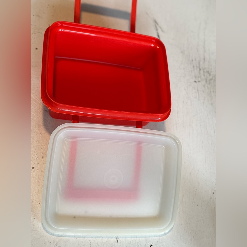 Tupperware Red Storage Container with Lid Lunch Box - Picture 4 of 4